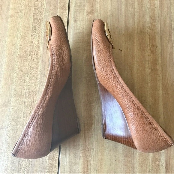 TORY BURCH Peep Toe Wedge Pump Sally 2 Leather Heels Tan Gold Shoes - Picture 10 of 14